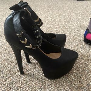 Black leather platform heels 7.5 in size